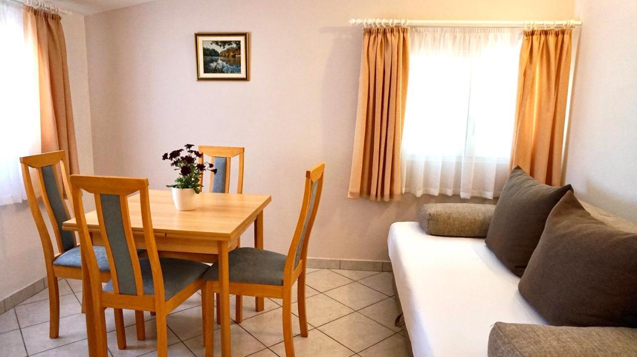 Apartments Maris Starigrad Paklenica Esterno foto