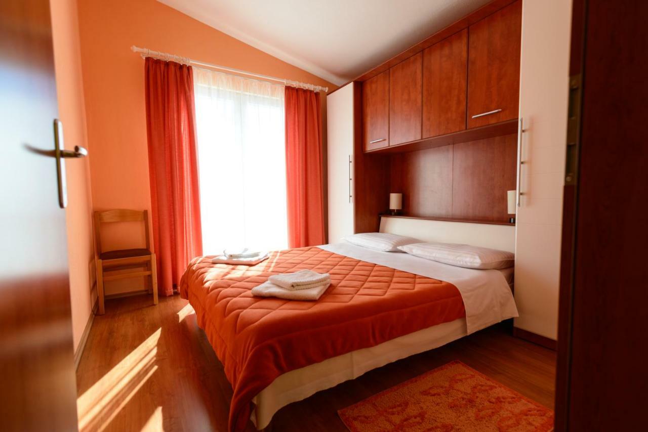 Apartments Maris Starigrad Paklenica Esterno foto