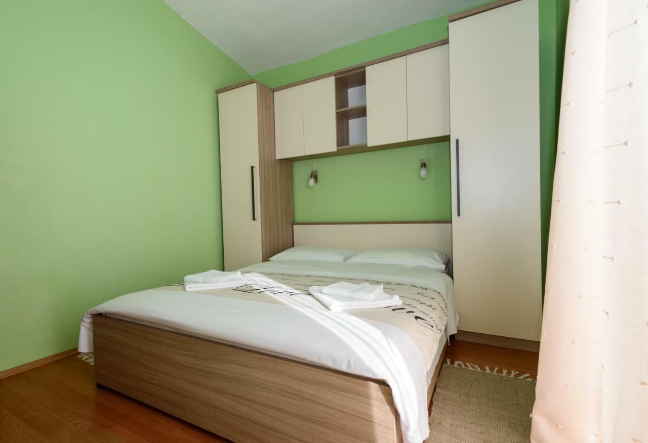 Apartments Maris Starigrad Paklenica Esterno foto