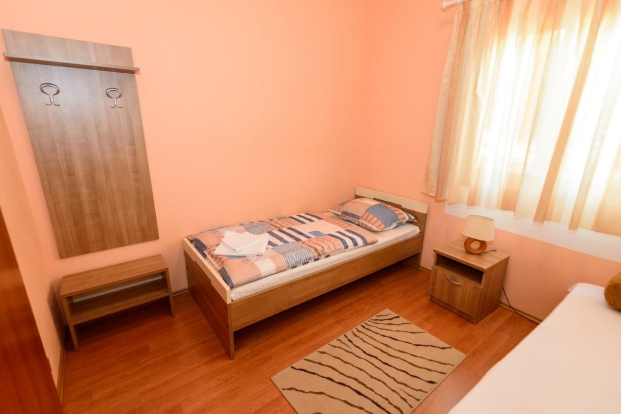 Apartments Maris Starigrad Paklenica Esterno foto